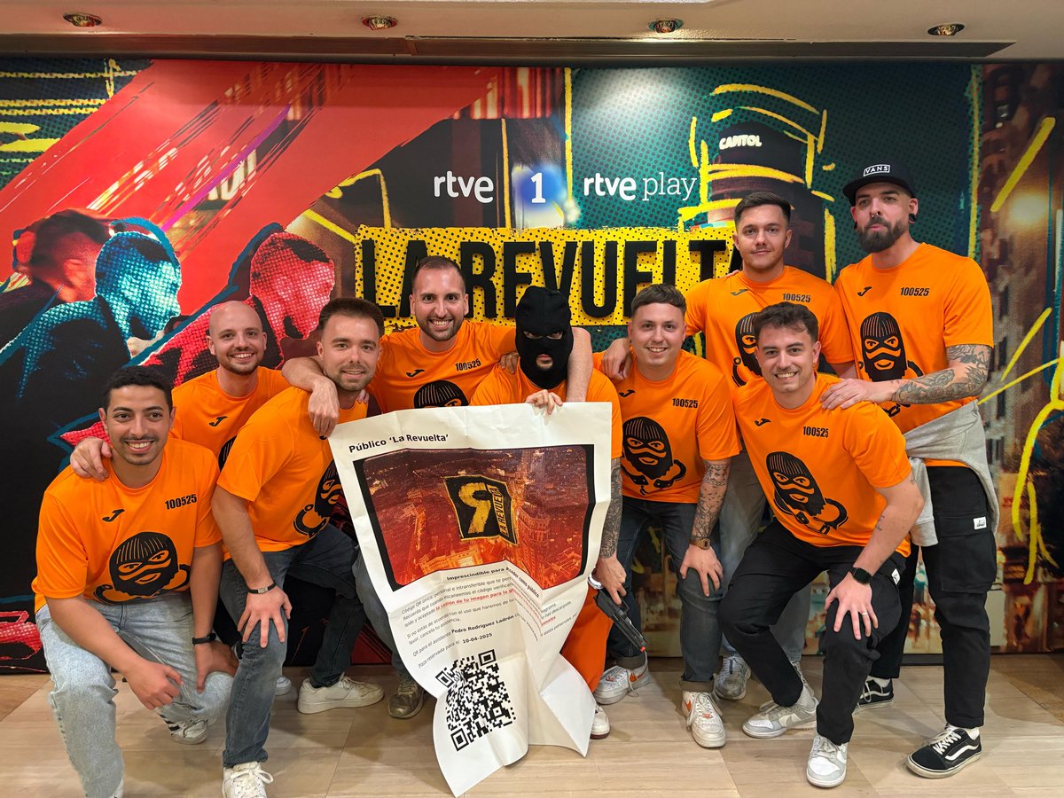 Bebe22_CUFC's tweet photo. @Luciia_aparicio @AvispaAlmogavar @LaRevuelta_TVE Los mismos. Haciendo historia. https://t.co/vi4V6dDWet