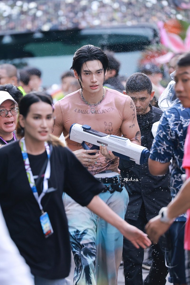 NIDZA7822's tweet photo. วิ้นนนนน สงกรานต์ลูกไม่ใช่สนามรบ 5555 น่ารักจังหวะ  
รูปดีอะ  🥹
WIN SONGKRAN KING POWER

#KingPowerSongkran2025xWinMetawin #winmetawin @winmetawin https://t.co/5lgQsCIID3