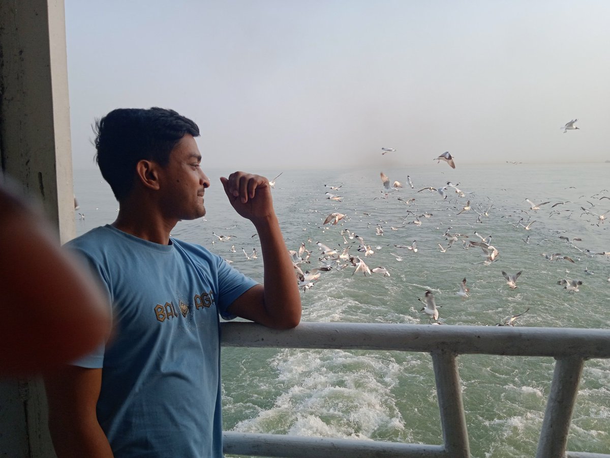 mdmonir42's tweet photo. লঞ্চ জার্নির রোমান্সকর৷ মুহূর্ত ❤️💯 https://t.co/KISdk7i3dT