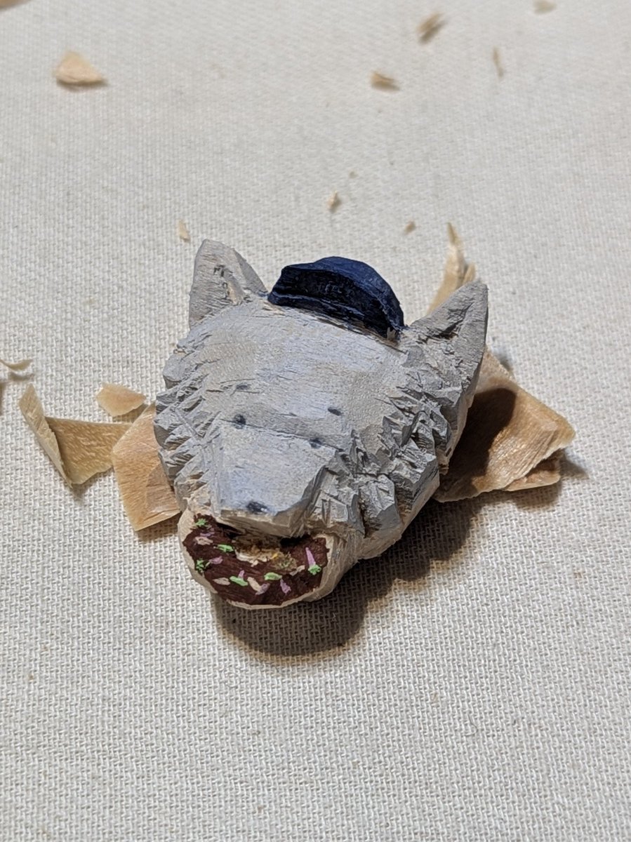 ドーナツを食べてるオオカミです！
#木彫り教室生徒作品