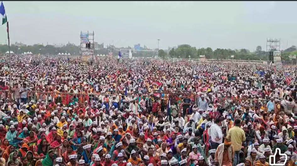 पान/तांती/ततमा समुदाय की गांधीमैदान में विशाल रैली।भाजपा/जेडीयू की डबल इंजन वाली नीतीश सरकार के खिलाफ भारी आक्रोश!नीतीश–मोदी ने बड़ी नाइंसाफी की है,सामने दिए गए पत्तल को छीन लिया है।भाकपा माले इस नाइंसाफी के खिलाफ एकजुटता जाहिर करती है!