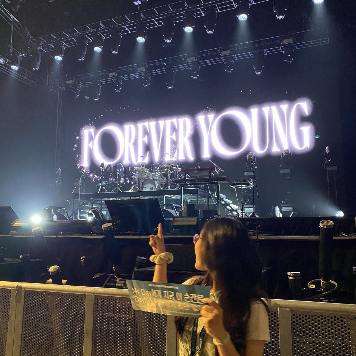 kihyutie's tweet photo. i don't post here anymore but i wanted to leave a memory because this was my dream concert 🥹💙 https://t.co/2mhmqifwPq