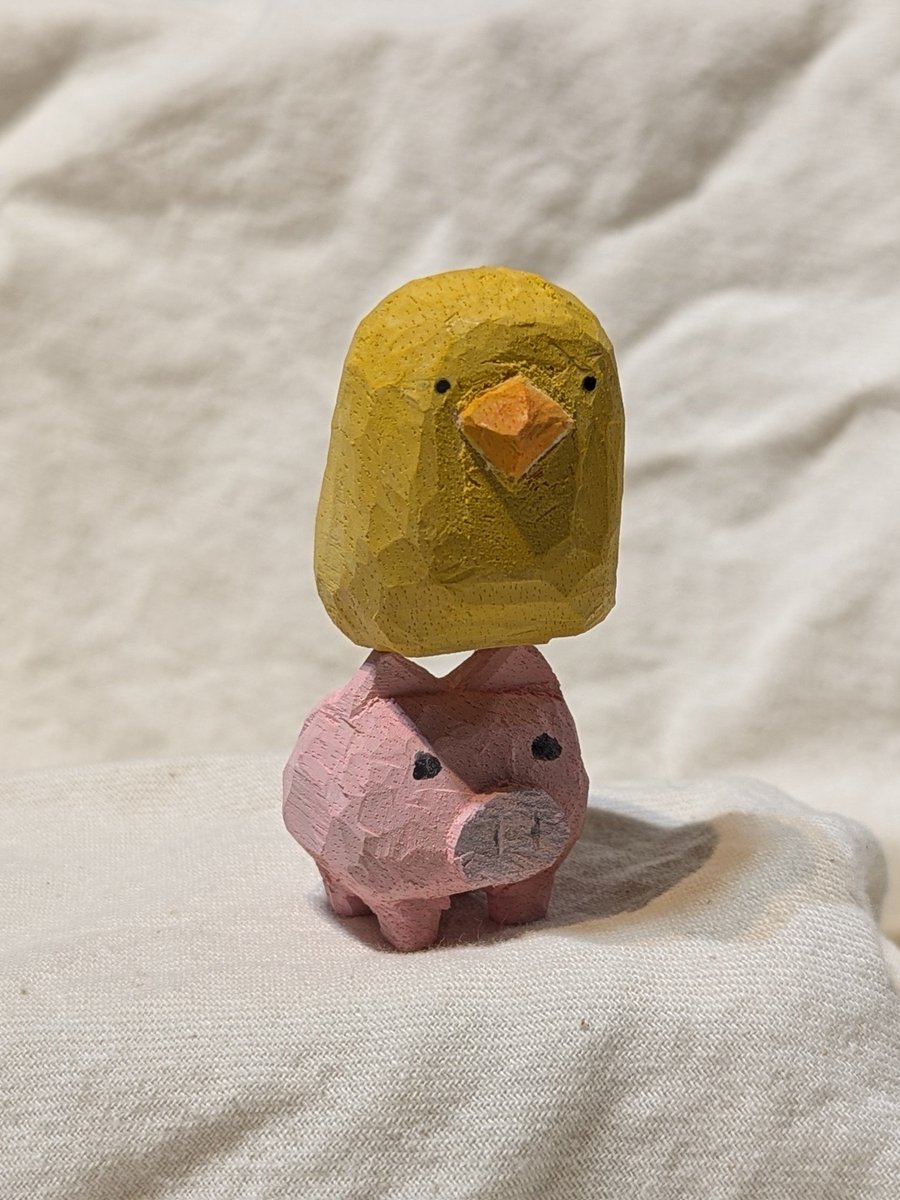 ヒヨコとブタの木彫りです！
#木彫り教室生徒作品