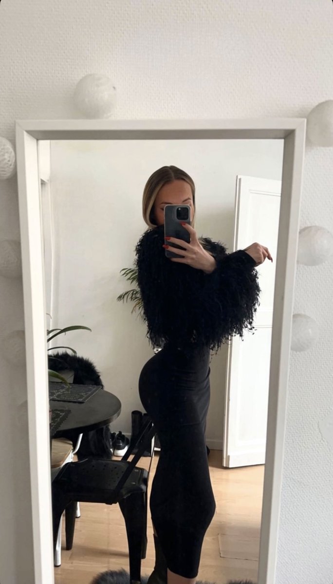 mon paypal est en bio, je sais que tu regarde mon profil à longueur de journée 
(c)raque pour moi 
#soumis #virement #moneyslayer