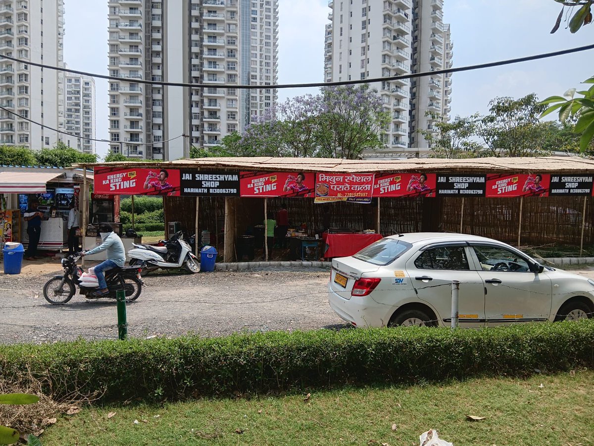 kamaljk77's tweet photo. Illegal dhaba without any approvals on the green belt right outside main gate of @m3mmerlin sector 67, no legal action by @gurgaonpolice or any department #landgrabbing #RajanBhatt #UrbanPlanning #Gurgaon
#EncroachmentFreeGurgaon https://t.co/AnzGcO2xSd