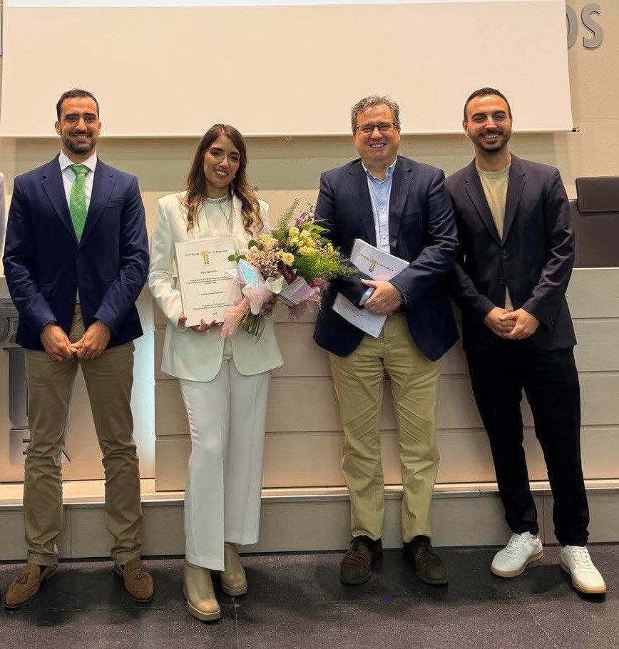 CarlitosRoca7's tweet photo. Congratulations @MrsChesire for the impressive work and thesis presentation and to @CellSignalGroup for the excellent supervision. It is always a pleasure to come home to see the growth of brilliant PhD students. https://t.co/zEMhbsbvKb