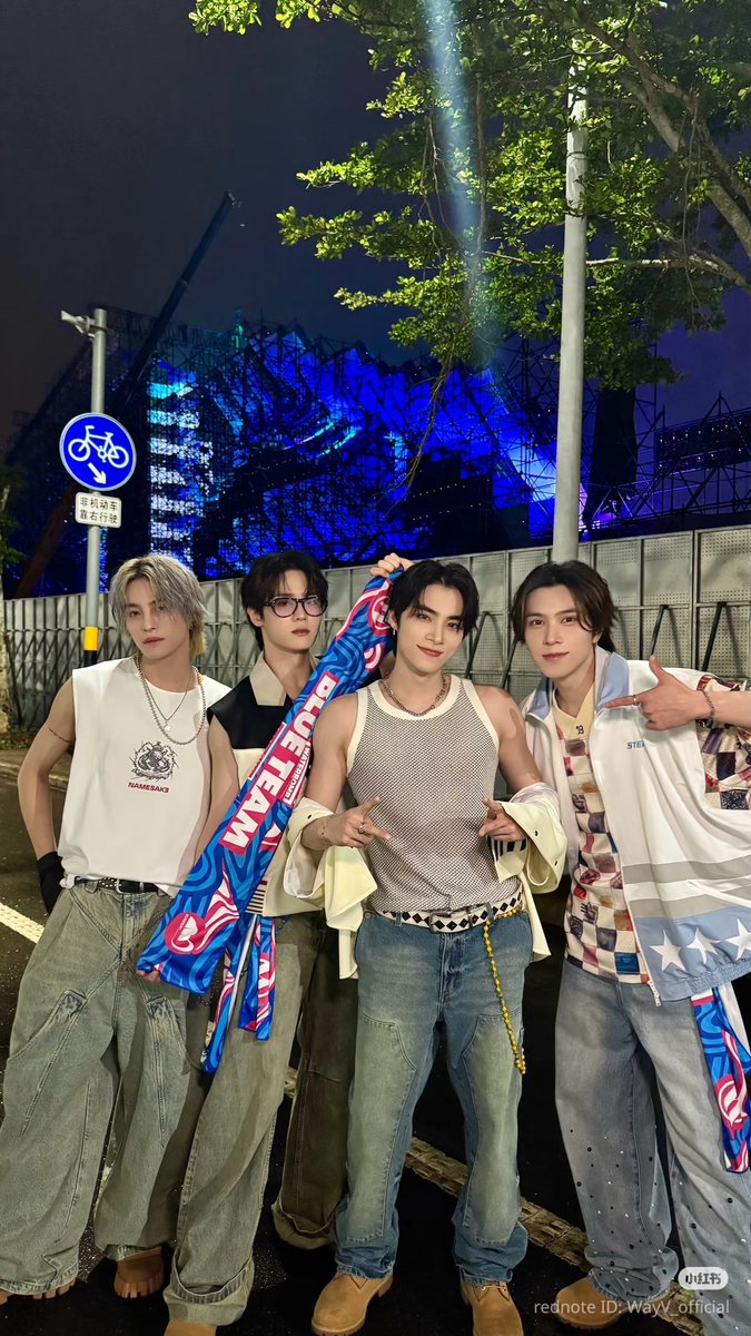 nyonyaawong_'s tweet photo. #WayV Xiaohongsu Update

#Dontpanicwhenyouencounteracrush #Hainanmusteatlist #Meetahandsomeguyatthemusicfestival #Soldit #CanItellyouaboutthis
#AmealIllneverforget

LOL THE HASTAG IS REALLY HILARIOUS 🤣🤣 https://t.co/TbsRiq0dpe