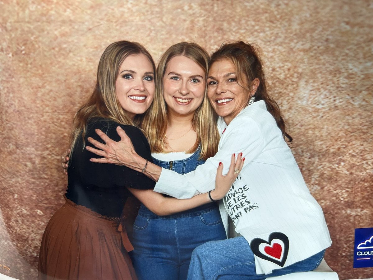 ElsaMillsHope's tweet photo. I dreamed of this duo for so many years and it happened today, it was magical I’m so so happy 🥹❤️ #TUC @ItsPaigeTurco ❤️ https://t.co/HqBEGOqs5R