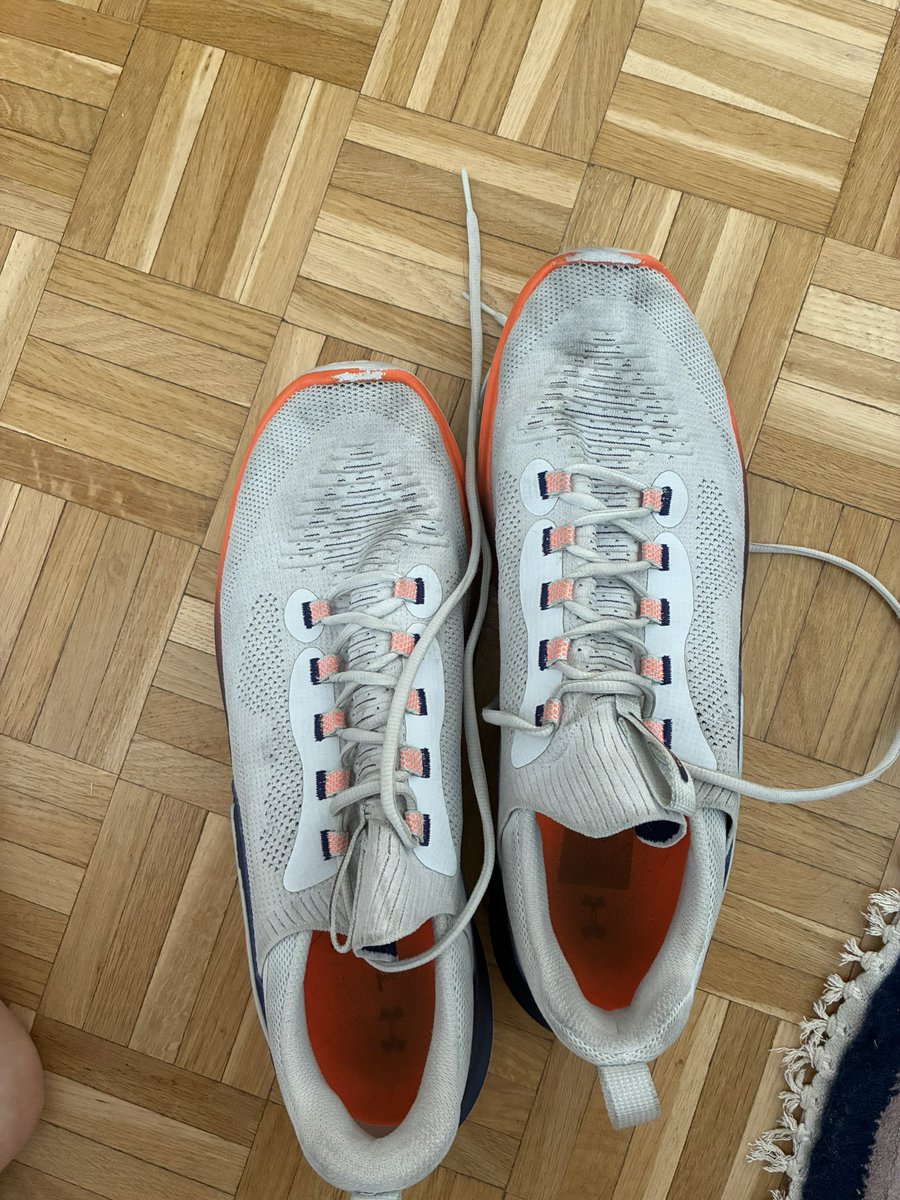 Lanmi110's tweet photo. who wants my used shoes I use for gym every day🤓 https://t.co/BeriMzUbQD