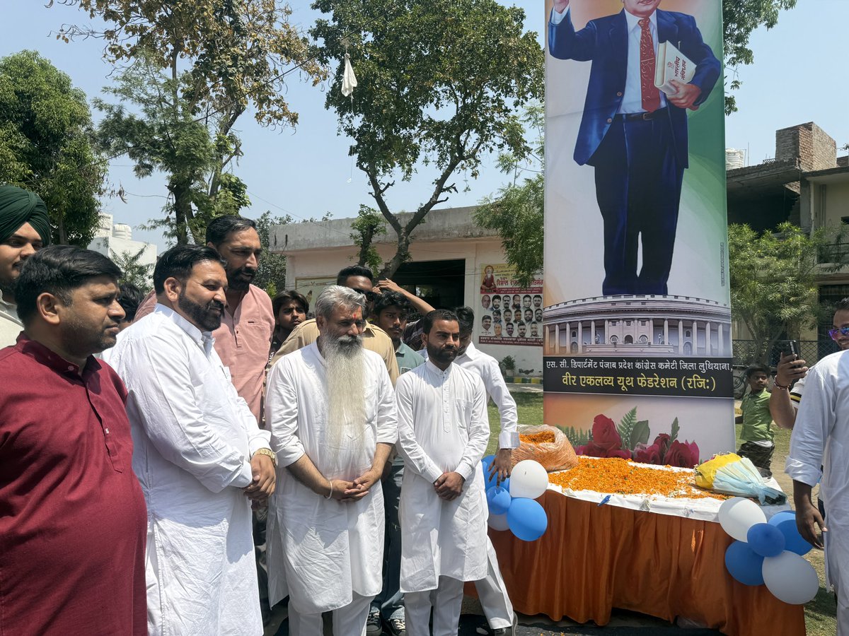 CKheeva's tweet photo. ਆਧੁਨਿਕ ਭਾਰਤ ਦੇ ਸੰਵਿਧਾਨ ਦੇ ਨਿਰਮਾਤਾ ਬਾਬਾ ਸਾਹਿਬ ਭੀਮ ਰਾਓ ਅੰਬੇਦਕਰ ਸਾਹਿਬ ਜੀ ਦੀ ਜੈਅੰਤੀ ਨੂੰ ਸਮਰਪਿਤ ਪ੍ਰੋਗਰਾਮ ਵਿੱਚ ਵਾਲਮੀਕੀ ਪਾਰਕ ਘੁਮਾਰ ਵਿੱਚ ਸ਼ਰਧਾ ਦੇ ਫੁੱਲ ਭੇਂਟ ਕੀਤੇ 
@BB__Ashu  
@INCIndia https://t.co/Irm2QklZ8y