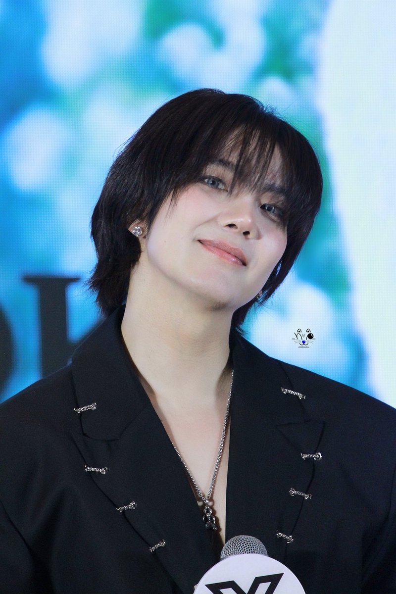 BBBluveU's tweet photo. I LOST IT 😭😭 HE'S NOT HUMAN https://t.co/mRGIf3Zviy
