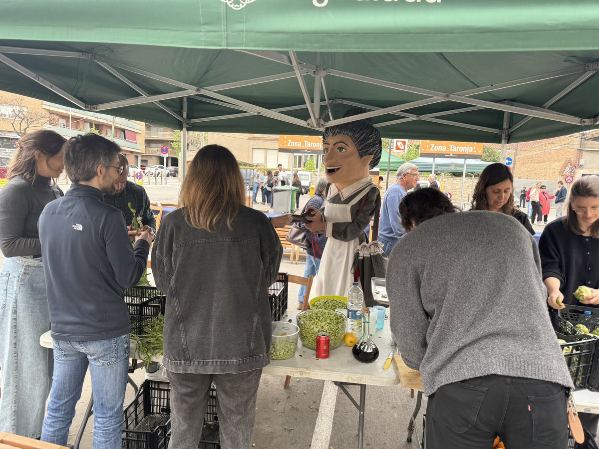 Contents de què el nostre nou capgròs, la Isabela, pugui ser partícep de la presentació de La Torreta, avui a Igualada