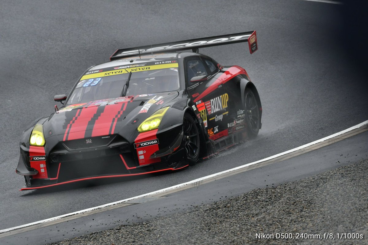 xyu1222's tweet photo. SUPER GT Rd.1岡山 決勝 雨で大荒れのレースでしたが360号車は無事完走し18番手でチェッカーを受けました！！
寒い中応援ありがとうございました🥰 https://t.co/BjMGmdJOCZ