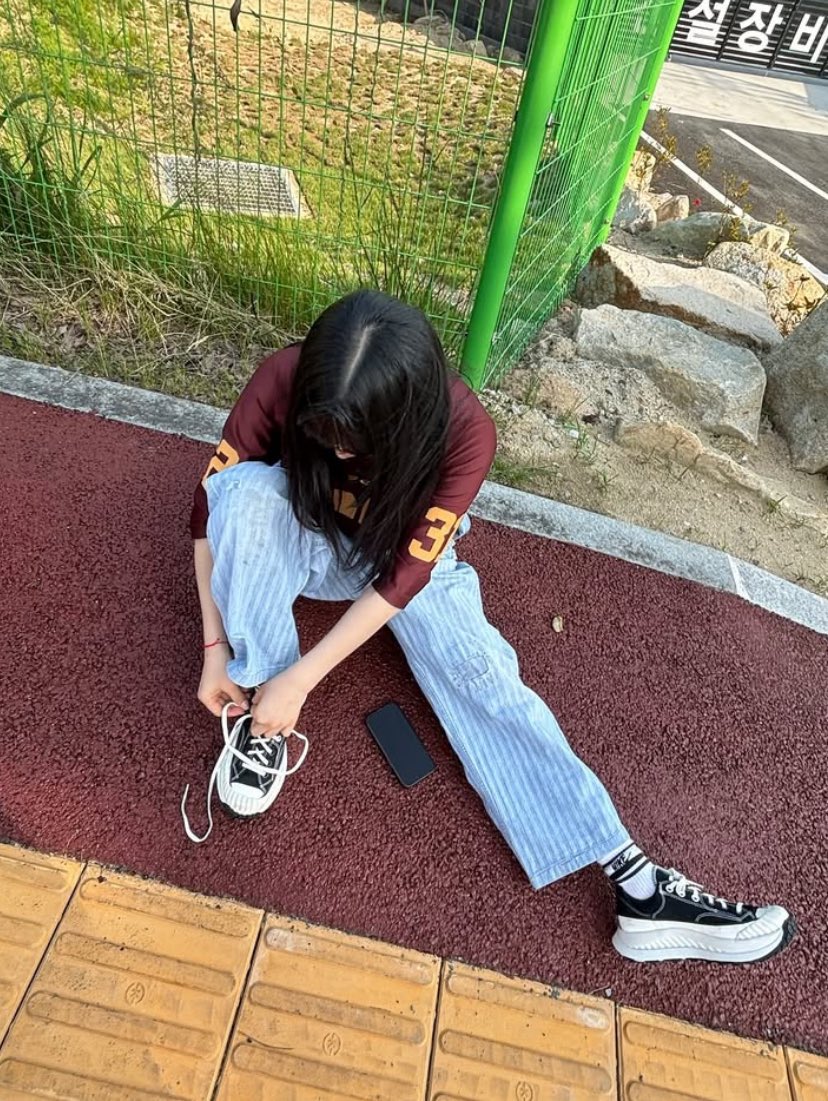 _hannibunch's tweet photo. from minji’s pov https://t.co/qcF4Beew1o