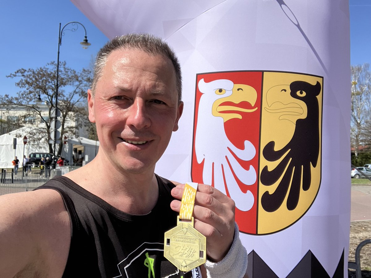 grzegorz_kita's tweet photo. Bieg Raszyński. Srogi upałek ale to klimatyczne 10km biegania w słońcu i po willowych dzielnicach Raszyna. Trafiają się też atrakcyjne widoki samolotów schodzących do lądowania ✈️
#biegigk #Raszyn https://t.co/gYot9jqHru