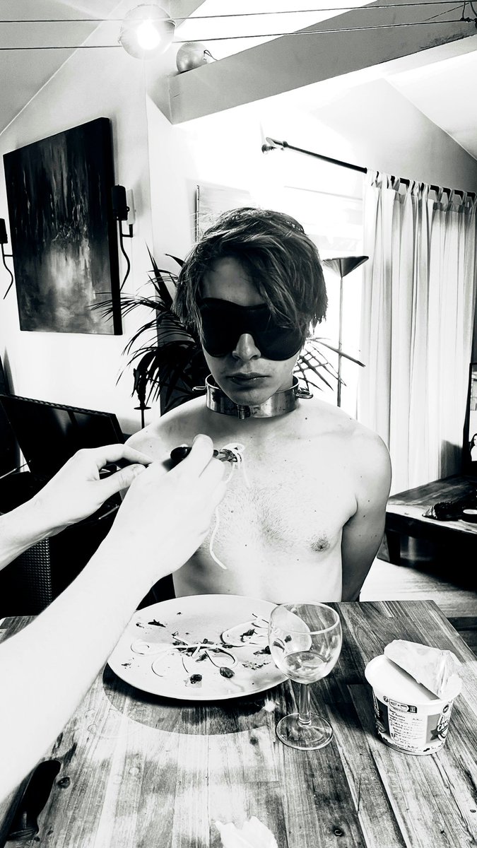 ⛓️Logé en cage, nourri par <a href="/Argos_world/">Argos</a> . 
Qu’espérer de plus ?… 🔒
<a href="/juju732001/">PupAku</a>