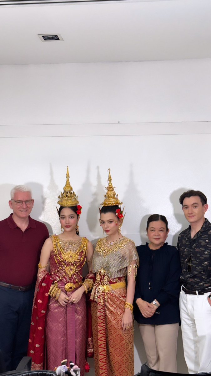 mywhitelilly_'s tweet photo. these ceremonies are no different from a thai traditional wedding to me 🙂‍↔️🤍

FREENBECK SONGKRAN CTW
#SongkranCTWxFB
#ฟรีนเบค #FreenBecky https://t.co/sZ9JAeJTsW