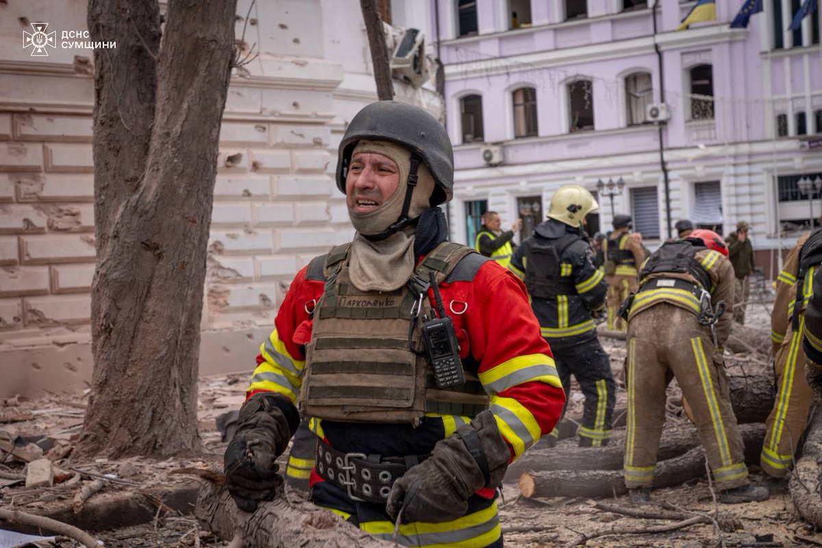 Gerashchenko_en's tweet photo. For the second month now, Putin has been ignoring the U.S. proposal for a  ceasefire. Russia is confident it can continue killing Ukrainians without any punishment in return.

Russia wants war. Its rapidly growing military machine can only be stopped by force — or by cutting off the money that fuels it.

If the current approach doesn’t change, Russian missiles won’t just be falling on Ukrainian cities.

📷: a rescuer in Sumy where a Russian missile killed 32 people and injured 84 more today.