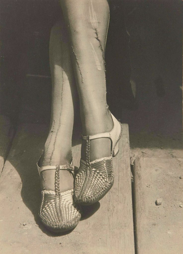 Mended Stockings, 1934 by US photographer Dorothea Lange, who brought the human cost of the Great Depression to the world #WomensArt
