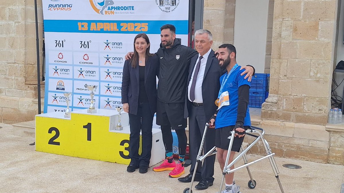 HadjimanoliM's tweet photo. 📍Πόλη Χρυσοχούς| Με ιδιαίτερη χαρά εκπροσώπησα τον Πρόεδρο της Κυπριακής Δημοκρατίας, κ.@Christodulides στην πρώτη διεθνή δρομική εκδήλωση «Aphrodite Run», που πραγματοποιήθηκε στην πανέμορφη Πόλη Χρυσοχούς.Η σημερινή διοργάνωση προάγει όχι μόνο τον αθλητισμό, αλλά και την έννοια της συμμετοχής, της ευγενούς άμιλλας και της συλλογικότητας. Μια διοργάνωση ανοιχτή και προσβάσιμη σε όλους τους συμπολίτες μας, που αναδεικνύει τη σύνδεση της πατρίδας μας με τη θάλασσα και προβάλλει τον νησιώτικο χαρακτήρα της. Μπράβο σε όλους τους δρομείς, μικρούς και μεγάλους, από την Κύπρο αλλά και το εξωτερικό, που έτρεξαν σε μια διαδρομή γεμάτη φυσική ομορφιά, ιστορία και θαλασσινή αύρα. Η Κυβέρν��ση στηρίζει έμπρακτα τέτοιες δράσεις, γιατί πιστ��ύουμε ότι ο αθλητισμός είναι πηγή ζωής, υγείας και κοινωνικής προόδου.
Θερμά συγχαρητήρια στους διοργανωτές τον Δήμο Πόλεως Χρυσοχούς,  το
@RunningInCyprus καθώς και σε όλους τους εμπλεκόμενους φορείς και τους εθελοντές για την πετυχημένη διοργάνωση!
@maritimeCyprus 
#AphroditeRun