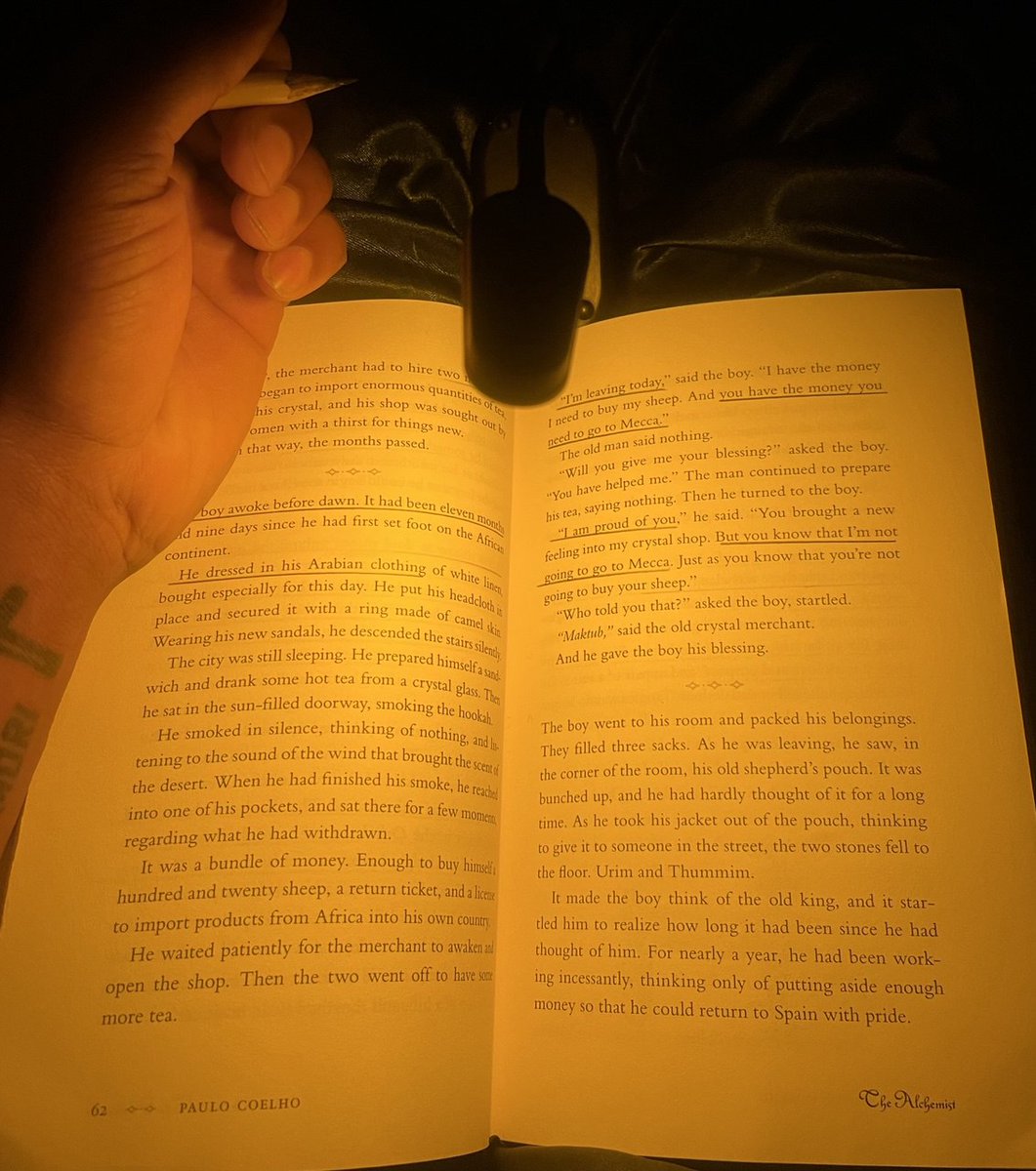 FIX #3: Turn down cortisol before bed 

Your brain isn’t a switch… it’s a dial. 

30 minutes before bed, do this:

→ Hot shower 
→ Low lighting
→ Read fiction (not nonfiction, not tv)

Instantly lowers cortisol, accelerates sleep onset, and improves sleep depth.