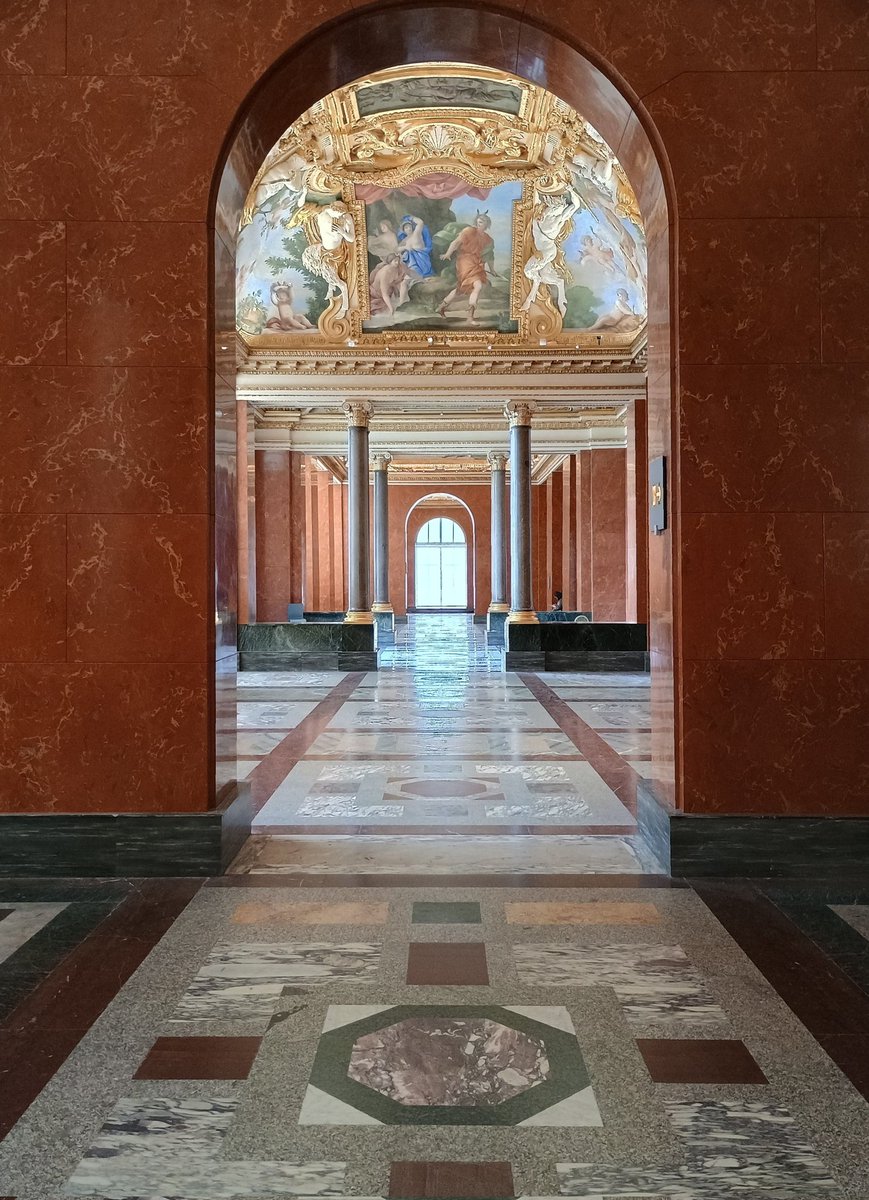 guillaume_mbr's tweet photo. Au Louvre, le département des Antiquités romaines, vidé de ses œuvres. https://t.co/O5D3mmPcOA