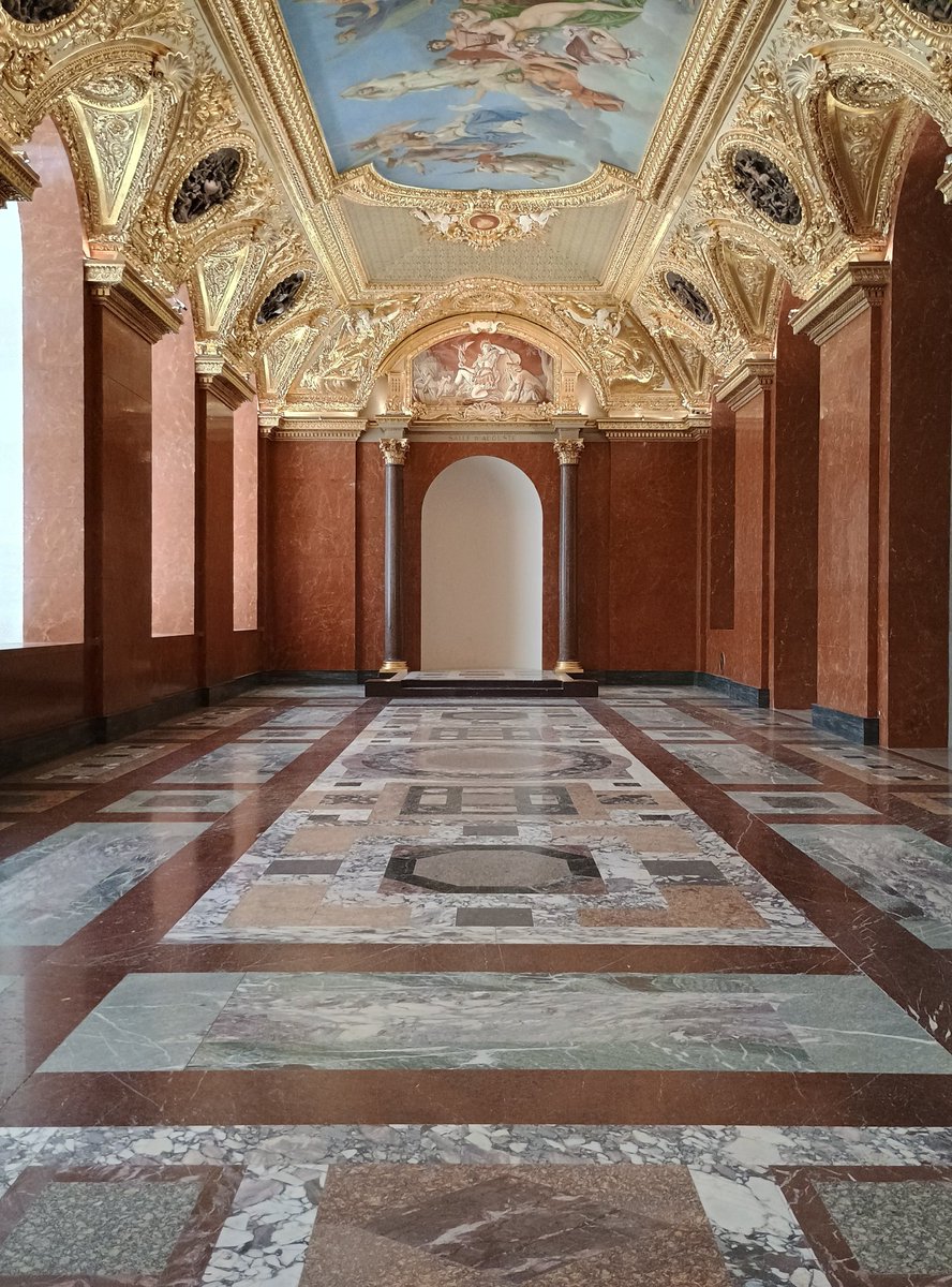 guillaume_mbr's tweet photo. Au Louvre, le département des Antiquités romaines, vidé de ses œuvres. https://t.co/O5D3mmPcOA