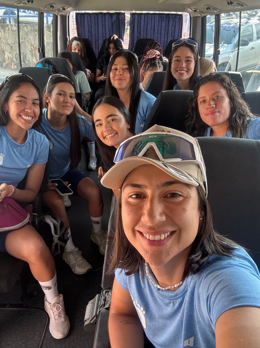 Agradecido por tan bonita compañía de estas chicas , espero volverlas a ver #LiroTeam