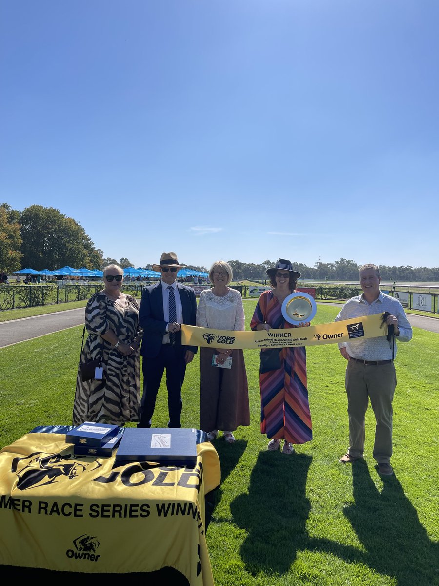 1000giggles's tweet photo. Great day #Bet365 #GoldenMile @_BendigoJC Congrats winning #OwnersConnections & many thx to owners sponsors members patrons & well done to #Chairman #JackLyons #Ceo @PScullie #Sue #Paris #BJCTeam @RacingVictoria @Country_Racing Participants&staff https://t.co/AooV6epe9Y