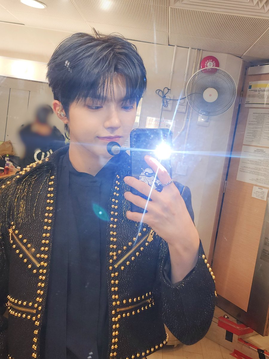 at_ALL_H_OURS's tweet photo. [#온]
홍콩!! 또 갈래여🐥✨️👍👍

#ALL_H_OURS #올아워즈
#ON_N #온 https://t.co/w4beo0DQjv