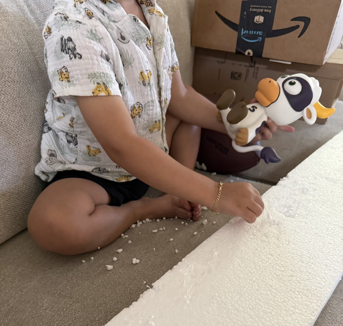 Fast_Sloth305's tweet photo. Good morningโ๏ธ to everyone! โ๏ธUpdate on #commonsensecow has officially been kidnapped ๐ฅฒ @veefriends @VeeFriendsCards @garyvee
#Cowsdonteatthat ๐ฉ๐ซ https://t.co/pM9fkD3CgY