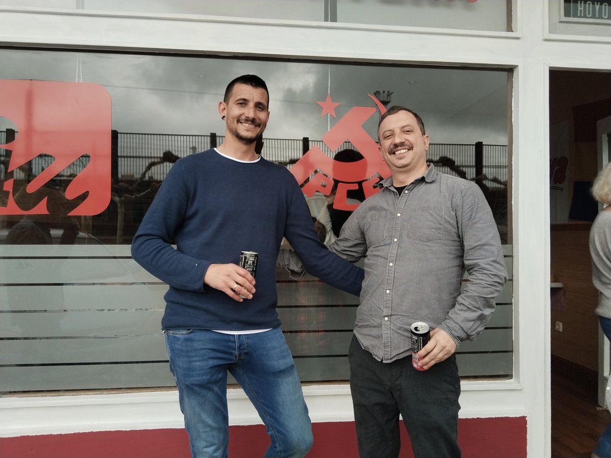 cserrano_hermo's tweet photo. Hemos venido a visitar a la buena gente de Venta de Baños a la inauguración de su sede.

Haciendo Partido.
¡Adelante, camaradas! https://t.co/KMC2hq1d86