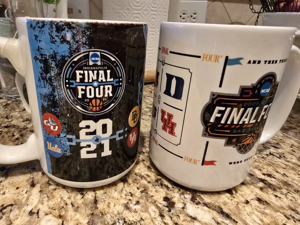 TheChrisOchs's tweet photo. @ccole1975 I blew my voice out last Saturday and it still hasn't recovered.
So, I'm double fisting herbal tea...
#ForeverCoogs https://t.co/NL7wZ0B17q