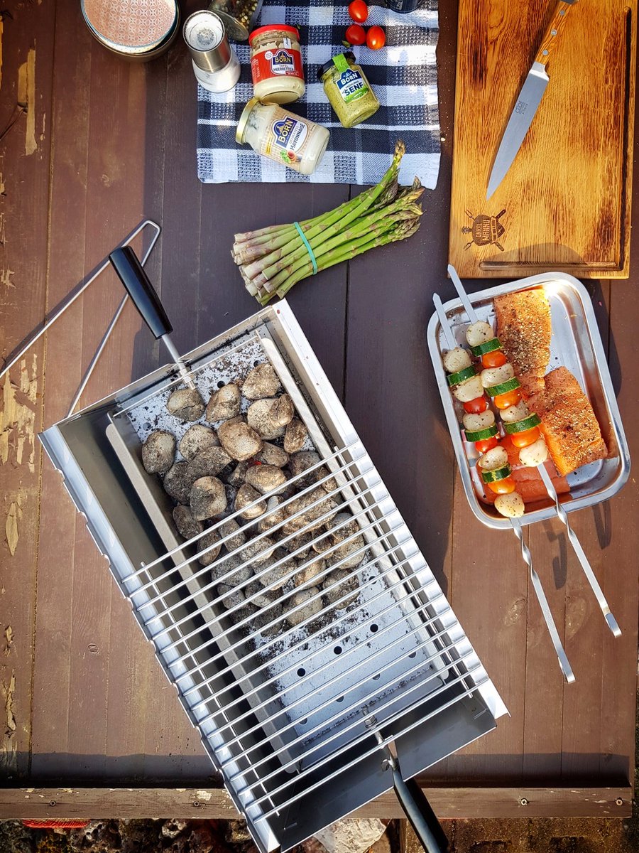thuros_UK's tweet photo. Some wonderful spring flavours to consider for the #BBQ and a great way to grill using our B2 Grill which is 2/3 grill grate and 1/3 #skewers (6 more skewers are available). #Asparagus and  seafood with all the  #condiments 🔥🍣🍯

https://t.co/kaNgYtO3kA https://t.co/fAR3n7FScZ
