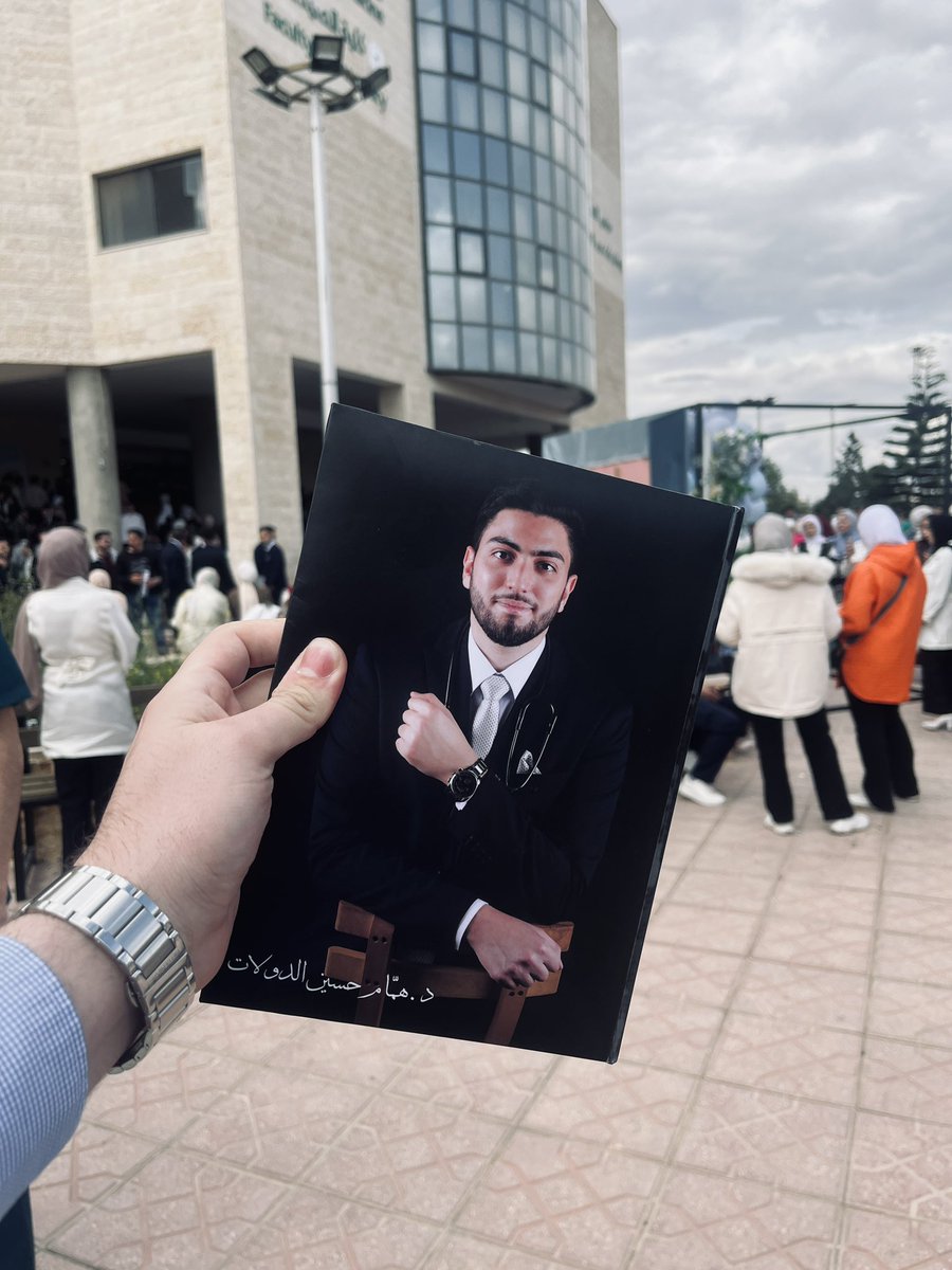 Hareth_dolat's tweet photo. ألف مبروك دكتور ❤️👨‍⚕️ #الأسطورة https://t.co/lSrqjPM4HK