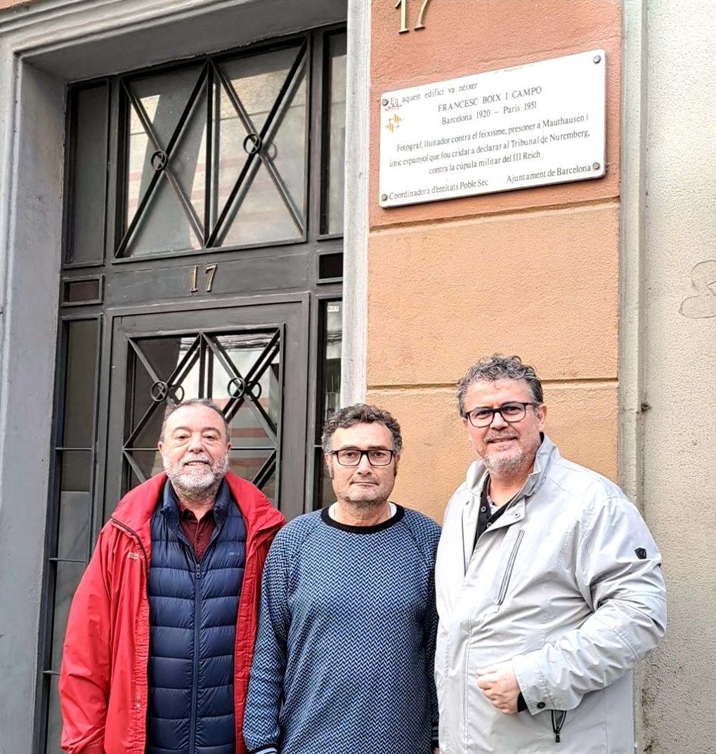 Reagrupament's tweet photo. Gran jornada la viscuda ahir pels socis de @Reagrupament amb la @AssociacioBoix on vàrem poder observar i aprendre moltes coses d'aquest il·lustre fotògraf.
De nou, moltíssimes gràcies als organitzadors, i a tots aquells que no conegueu la ruta pel Poble-Sec, animeu-vos-hi. https://t.co/AgGbvX5CEv