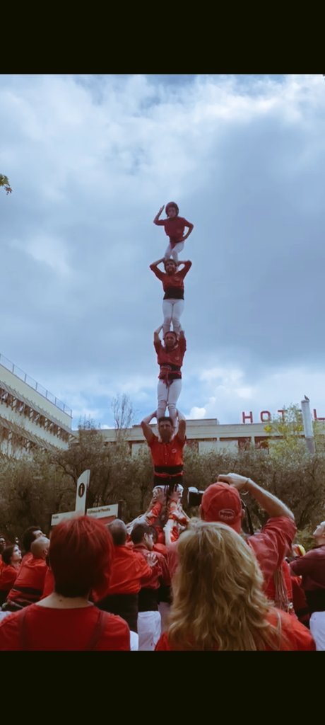 Primera actuació de la temporada, a Vilafranca del Penedès 

3d6p, 4d6(id), 3d6,  4d6(id), Pd5, Pd4

Moltíssimes gràcies a <a href="/Xicots/">Xicots de Vilafranca</a> i <a href="/collabordeus/">Castellers d'Esparreguera</a> per les pinyes!!! 

Seguim 💪💪💪