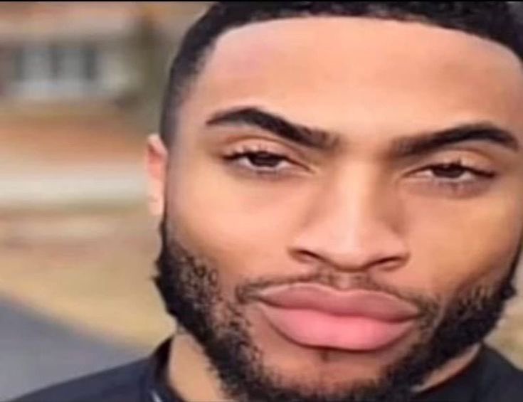 i laugh so hard when ppl are like "you draw Miguel so hot" to an artist and then the artist draw Miguel like this: