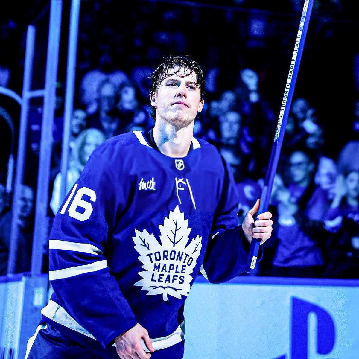 Leafslatest's tweet photo. 🚨 The Maple Leafs can OFFICIALLY CLINCH the Atlantic Division today if either of these happen:

🔹 TBL loses in regulation + TOR gets 1+ point.
🔹 TBL loses in OVERTIME or SO + TOR wins in any fashion.

It would be their first division title since 1999–2000 (excluding the 2020–21 North Division).

#leafsforever