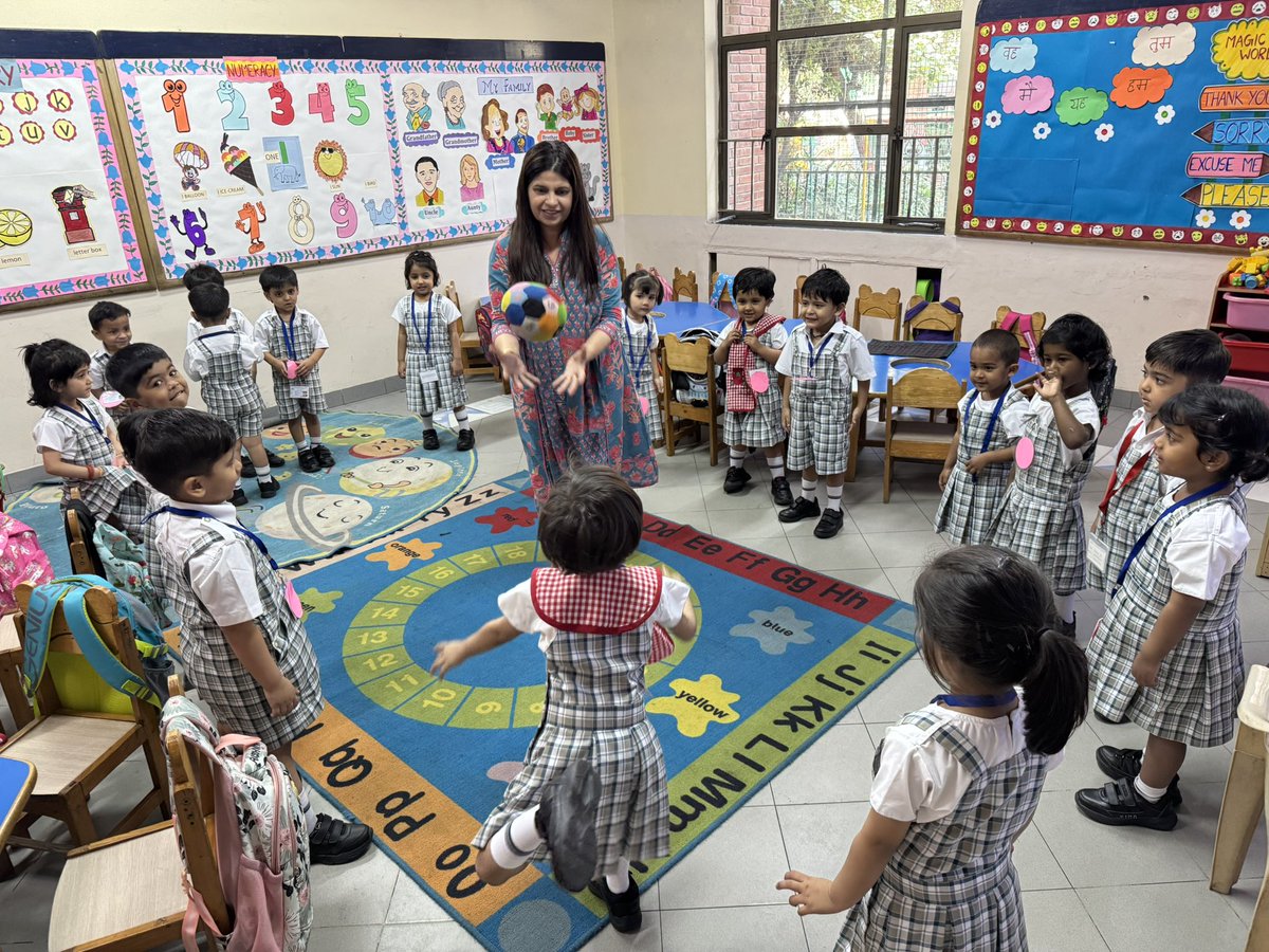 pallavi_singh4's tweet photo. 1st day, 1st week, full of tender moments &amp; tiny tears! Our little stars began with teary eyes but are now all smiles. #interactiveactivities to #storysessions, it’s been a joyful start to a beautiful journey!#NewNursery @ashokkp @y_sanjay @pntduggal @ShandilyaPooja @anupmauppal7 https://t.co/DJUUdvatpr
