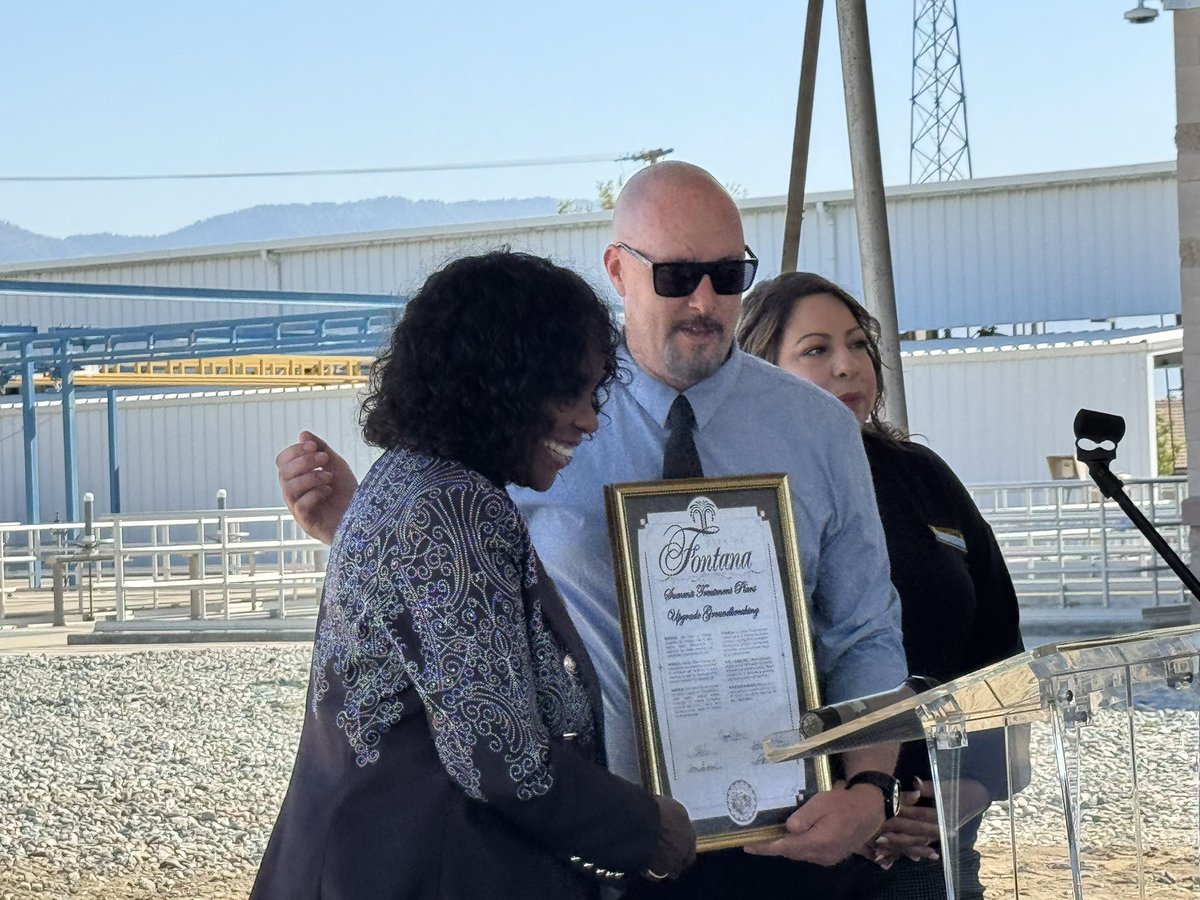 AcqieWarren's tweet photo. This week was great!  Attended and participated in the Fontana Water Groundbreaking where they continue to upgrade the water system ensuring our water supply is sustainable.  #mayorwarren #cityoffontana #fontana  #fontanatogethermovesfontanaforward https://t.co/5VQ81fyap1