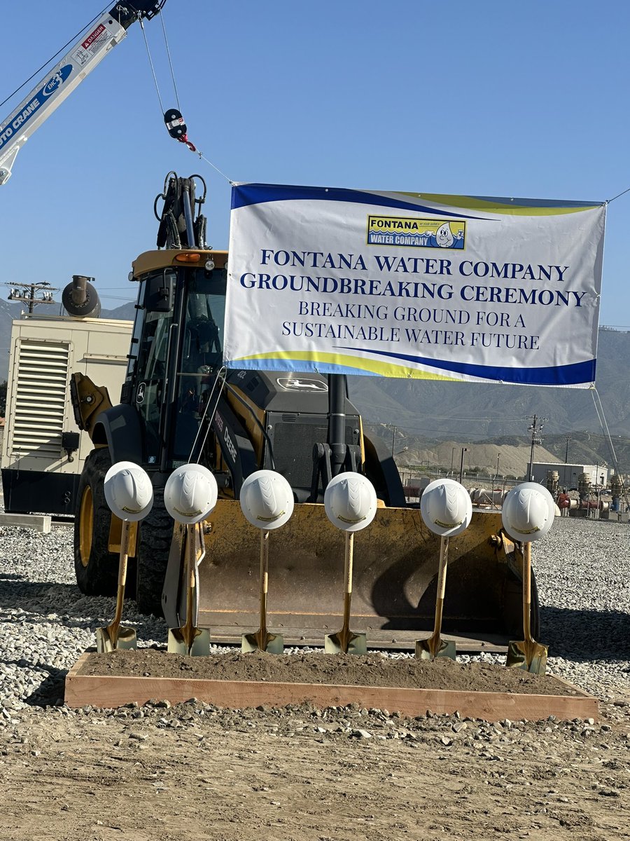 AcqieWarren's tweet photo. This week was great!  Attended and participated in the Fontana Water Groundbreaking where they continue to upgrade the water system ensuring our water supply is sustainable.  #mayorwarren #cityoffontana #fontana  #fontanatogethermovesfontanaforward https://t.co/5VQ81fyap1