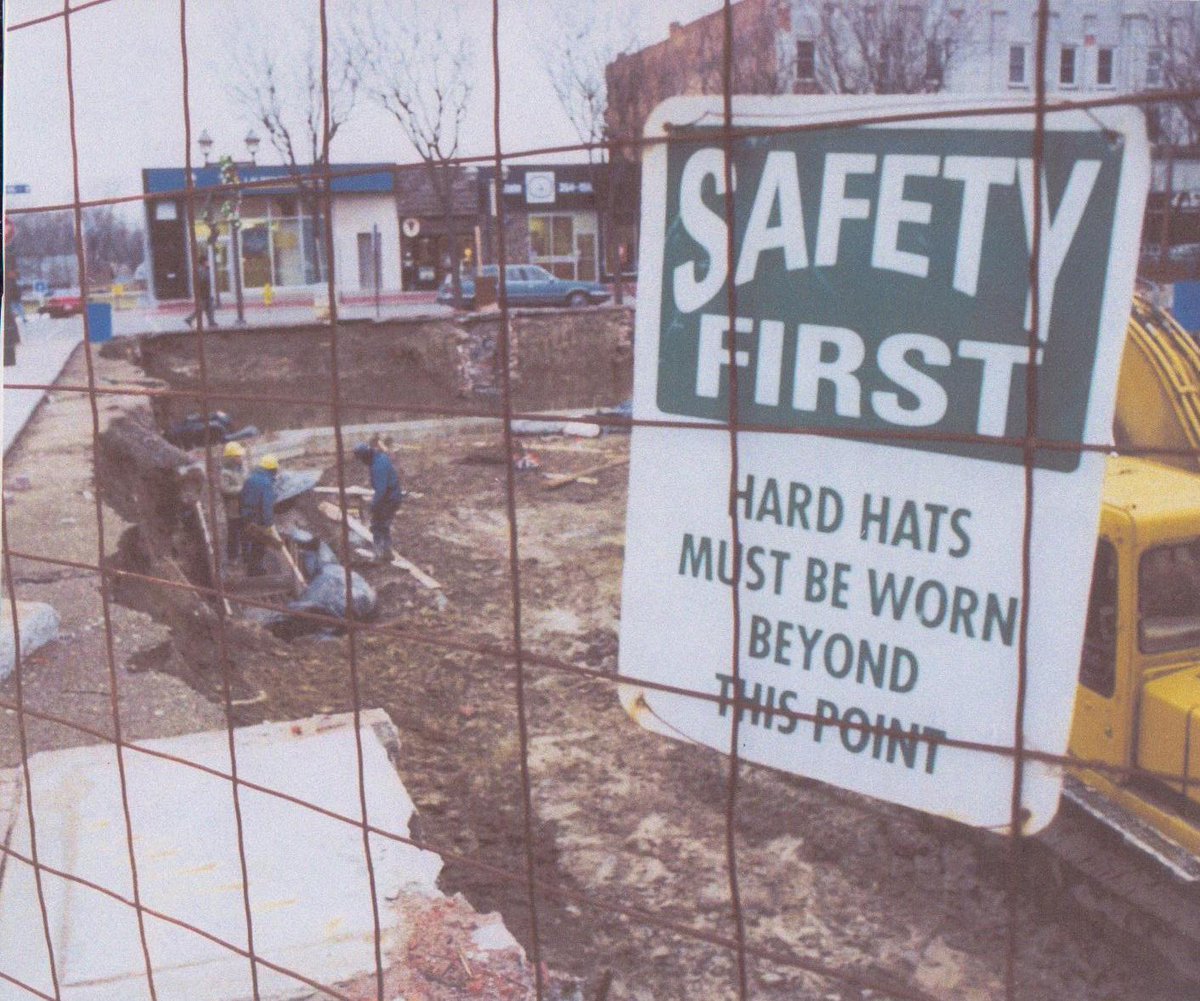 MurrayHebblethw's tweet photo. The #Workers are wearing #HardHats, BUT what about the other #SafetyHazards? I walked off this site &amp; told NOT to say anything!  5 years later since #HarrisConcrete FAILED to pay MY Account, therefore I shut this #ConstructionSites DOWN creating huge fines for #Harris! https://t.co/FDvX89ercS