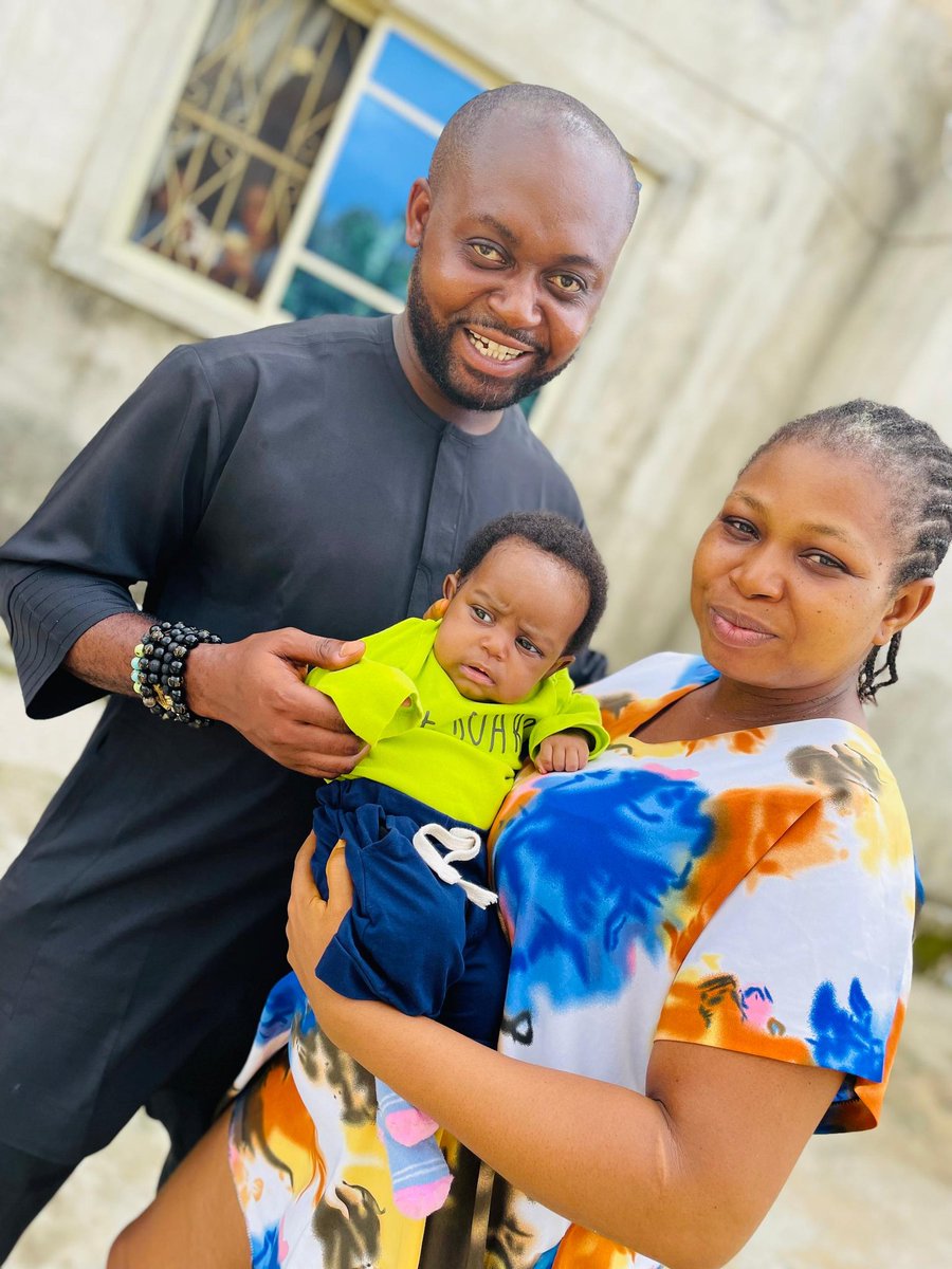 UmanaSaviour's tweet photo. Happy Sunday from my wife and daughter https://t.co/7mXSIBLDUx