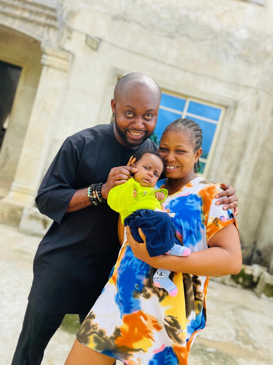 UmanaSaviour's tweet photo. Happy Sunday from my wife and daughter https://t.co/7mXSIBLDUx