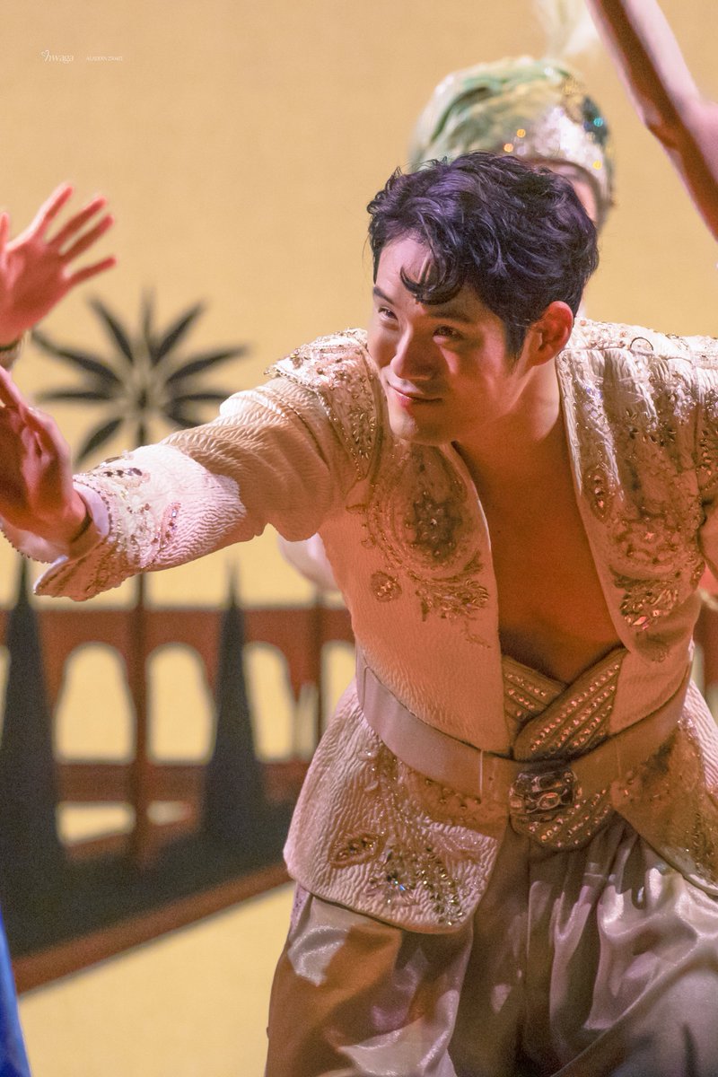 250413 알라딘 인터파크 스테이지ᵇ⁻ᶜᵘᵗ
𝑨𝑳𝑨𝑫𝑫𝑰𝑵 • #서경수

나를 믿어요?