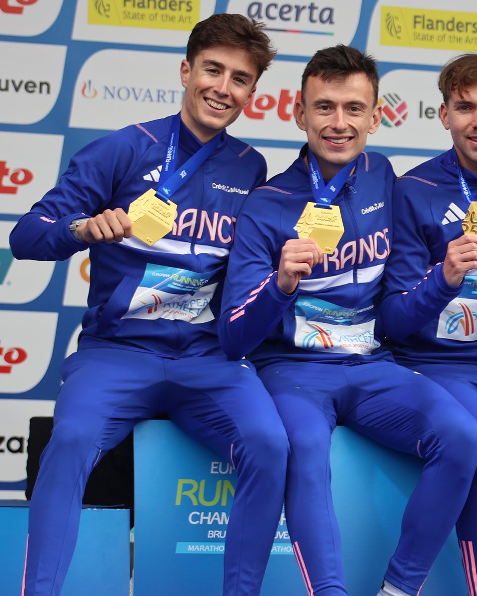 FFAthletisme's tweet photo. 🔥 ON NE S'EN LASSE PAS !

🎶 Comme hier sur semi-marathon, les Bleus ont chanté à deux reprises la Marseillaise sur la plus haute marche du podium à l'issue du 10 km, avec l'or pour Yann Schrub et le collectif masculin !

🇫🇷 Avec également aujourd'hui la 2e place d'Etienne Daguinos et la 3e de l'équipe féminine, les Tricolores terminent en tête du tableau des médailles de cette 1e édition des Championnats d'Europe de Running de Bruxelles avec 7 récompenses dont 4  victoires !

📷 @gwenlaad / @capturemysport / @ffathletisme

#BrusselsLeuven2025