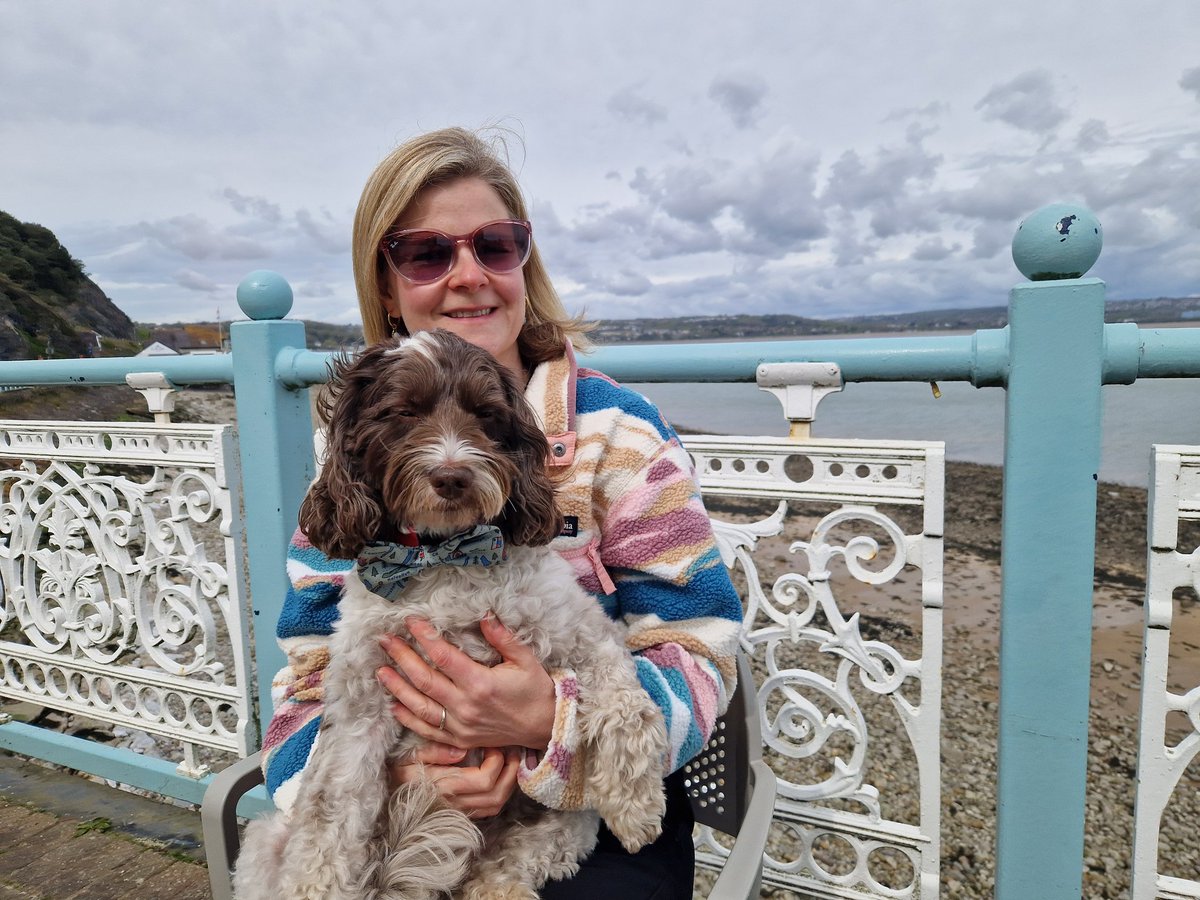 PatCondron's tweet photo. OK...its been a few weeks what with Yoga retreats and pilgrimages to Skegness Butlins but #teamrecovery are back today with a bang! An adventure out to Mumbles lighthouse with an expensive Ginger ale Along the way.... https://t.co/Ra46aqtO5d