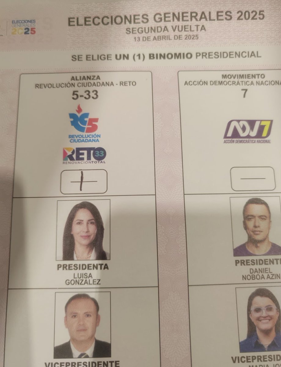 dmoyaec's tweet photo. Desde Londres donde no hay reglamentos de hacienda bananera! ✊🏼👏🏼 https://t.co/khzA1XU7sk