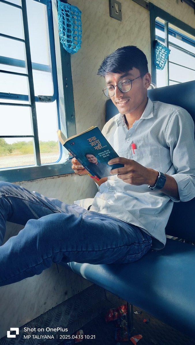 किताबों से बेहतर कोई हमसफ़र नहीं,
ना कोई शिकायत,न धोखा बस सुकून...!!
#रुक_जाना_नहीं...